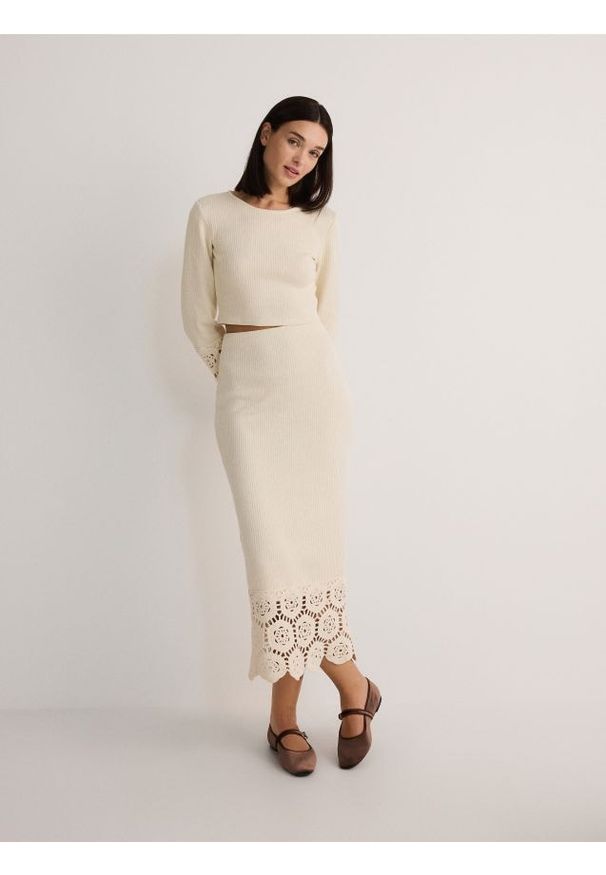 Reserved - Dzianinowa spódnica maxi - kremowy. Kolor: kremowy. Materiał: dzianina