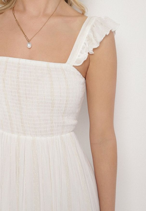 Born2be - Biała Wiskozowa Sukienka na Ramiączkach Zdobiona Metaliczną Nicią Iffrisse. Okazja: na co dzień. Kolor: biały. Materiał: wiskoza. Długość rękawa: na ramiączkach. Wzór: aplikacja. Styl: casual