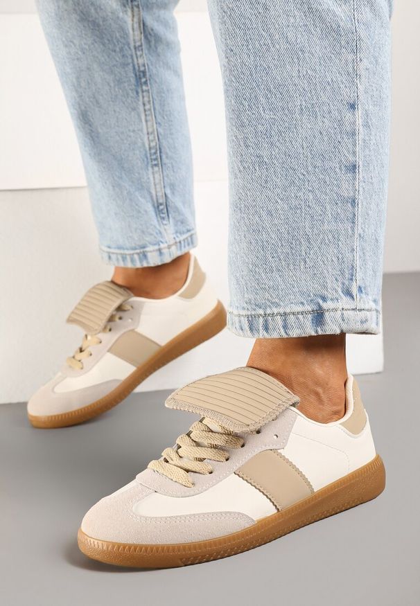 Renee - Beżowe Sznurowane Płaskie Sneakersy z Geometrycznym Wzorem Felilva. Okazja: na co dzień. Zapięcie: sznurówki. Kolor: beżowy. Materiał: jeans. Wzór: geometria