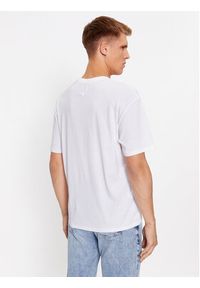Guess T-Shirt M3BI85 K9RM1 Biały Regular Fit. Kolor: biały. Materiał: bawełna