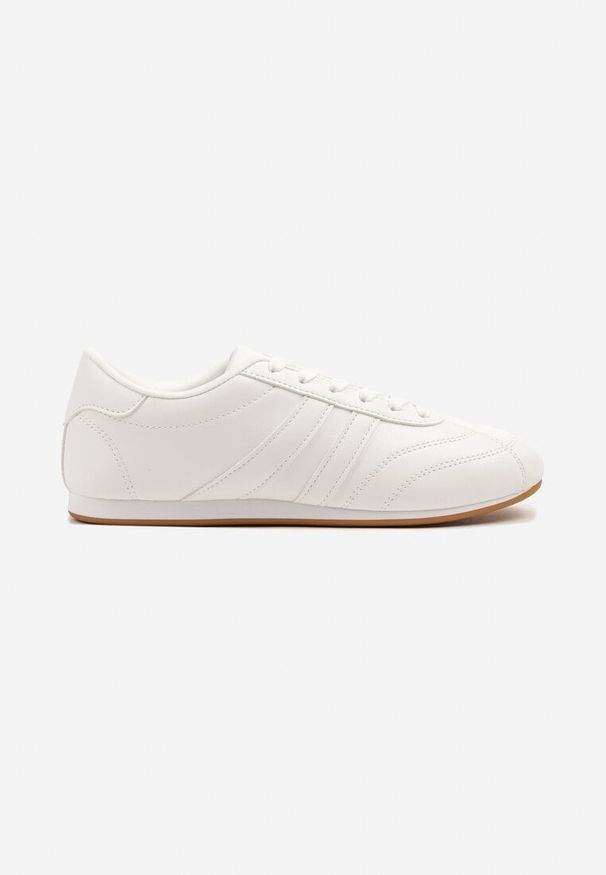 Renee - Białe Sneakersy Typu Tenisówki z Paseczkami Liantina. Okazja: na co dzień. Zapięcie: pasek. Kolor: biały. Materiał: jeans. Szerokość cholewki: normalna. Wzór: paski
