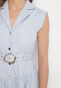 Born2be - Niebieska Sukienka Koszulowa Ozdobiona Paskiem Devikka. Okazja: na co dzień. Kolor: niebieski. Materiał: skóra. Wzór: aplikacja. Typ sukienki: koszulowe. Styl: casual, elegancki, klasyczny #6