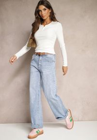 Renee - Biała Bluzka z Bawełny z Prążkowanego Materiału Ozdobiona Guzikami Ivelwiwi. Okazja: na co dzień. Kolor: biały. Materiał: bawełna, materiał, prążkowany. Długość rękawa: długi rękaw. Długość: długie. Wzór: aplikacja. Styl: casual, klasyczny #4