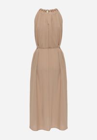 Born2be - Beżowa Wiskozowa Sukienka Bez Rękawów z Warkoczowym Splotem przy Dekolcie Shirineli. Okazja: na co dzień. Kolekcja: plus size. Kolor: beżowy. Materiał: wiskoza. Długość rękawa: bez rękawów. Wzór: ze splotem. Typ sukienki: proste, dla puszystych. Styl: boho, elegancki, klasyczny, casual #8