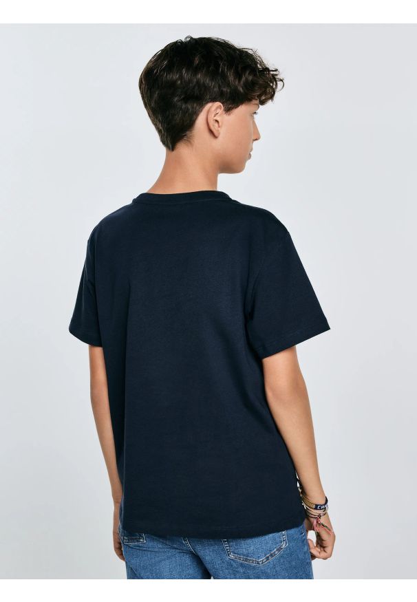 Big-Star - Koszulka chłopięca z nadrukiem granatowa Mauter 403. Okazja: na co dzień. Kolor: niebieski. Materiał: dzianina, jeans. Wzór: nadruk. Styl: młodzieżowy, klasyczny, casual