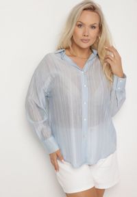 Born2be - Jasnoniebieska Koszula o Kroju Oversize Dolamana. Okazja: na co dzień. Typ kołnierza: kołnierzyk klasyczny. Kolor: niebieski. Materiał: jeans. Długość rękawa: długi rękaw. Długość: długie. Styl: klasyczny, elegancki, casual #7