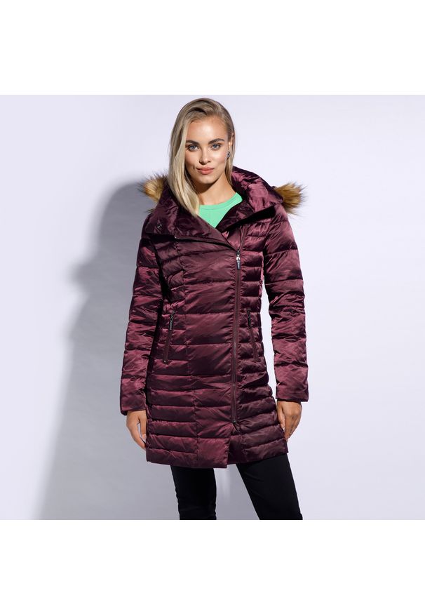 Wittchen - Damska kurtka puchowa z asymetrycznym zapięciem fioletowa. Kolor: fioletowy. Materiał: nylon. Sezon: jesień, zima. Styl: elegancki