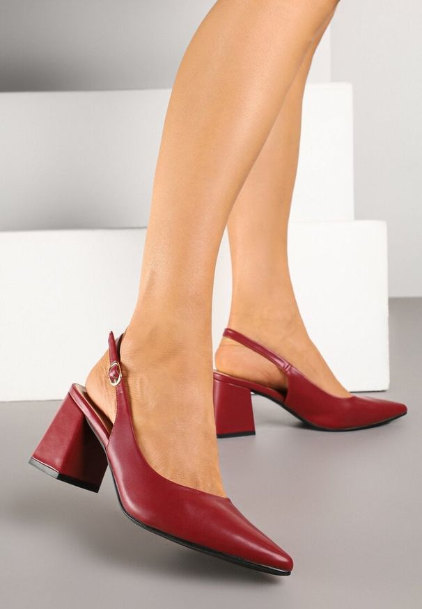 Renee - Bordowo-Czerwone Sandały Slingback na Słupkowym Obcasie Tenella. Kolor: czerwony. Sezon: lato, wiosna. Obcas: na obcasie. Styl: elegancki. Wysokość obcasa: średni