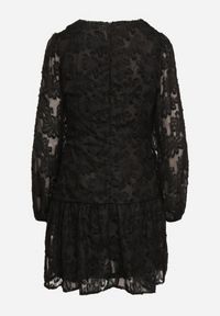 Born2be - Czarna Koronkowa Sukienka z Kopertowym Dekoltem i Marszczeniami Labisse. Okazja: na co dzień. Typ kołnierza: dekolt kopertowy. Kolor: czarny. Materiał: koronka. Typ sukienki: kopertowe. Styl: casual, klasyczny #6