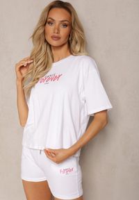 Renee - Biały Bawełniany Komplet Letni T-shirt z Szortami Ozdobione Napisami Amaila. Kolor: biały. Materiał: bawełna. Wzór: napisy, aplikacja #3