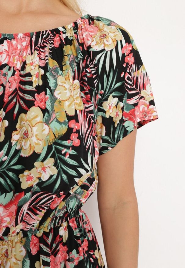 Born2be - Czarno-Różowa Bawełniana Sukienka z Motywem Kwiatowym o Lekko Rozkloszowanym Fasonie Dimivias. Okazja: na co dzień. Kolor: czarny. Materiał: bawełna. Długość rękawa: krótki rękaw. Wzór: kwiaty. Sezon: lato. Typ sukienki: rozkloszowane, proste. Styl: casual, elegancki