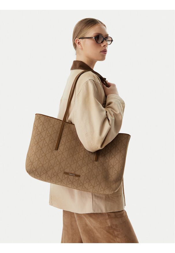Calvin Klein Torebka Emblem Aop Jacquard LV04F3750G Khaki. Kolor: brązowy