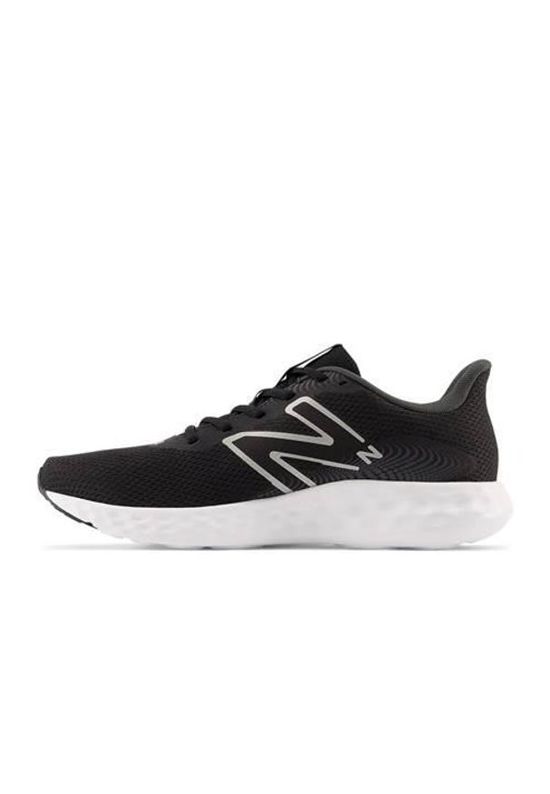 Buty do biegania New Balance 411. Zapięcie: sznurówki. Kolor: czarny. Materiał: materiał. Szerokość cholewki: normalna. Sport: bieganie, turystyka piesza