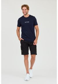 Guess - GUESS Granatowy męski t-shirt bawełniany z haftowanym logo, Rozmiar XXL. Kolor: niebieski. Materiał: bawełna. Wzór: haft #6