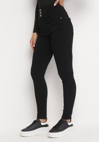 Born2be - Czarne Jeansy Skinny Push Up Amariah. Okazja: na spotkanie biznesowe, na co dzień. Kolor: czarny. Wzór: aplikacja. Styl: biznesowy, elegancki, casual