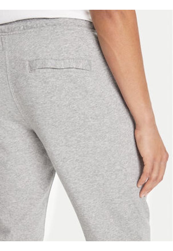 Nike Spodnie dresowe Club Fleece FN3801 Szary Regular Fit. Kolor: szary. Materiał: bawełna