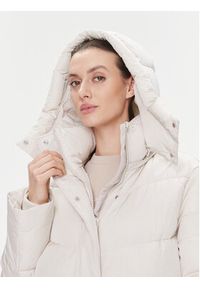 Calvin Klein Płaszcz zimowy Modern K20K205948 Écru Relaxed Fit. Materiał: syntetyk. Sezon: zima