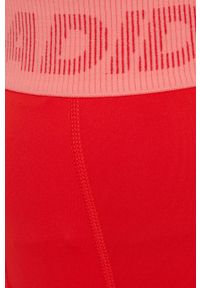 adidas Performance legginsy treningowe damskie kolor czerwony z aplikacją. Kolor: czerwony. Materiał: skóra, poliester, dzianina, materiał. Wzór: aplikacja. Sport: fitness