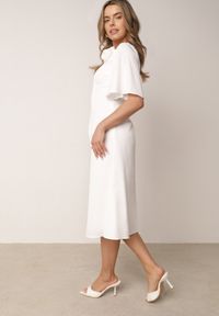 Born2be - Biała Koktajlowa Sukienka VICES ze Zwiewnymi Rękawami i Kwiatową Aplikacją 3D Talilia. Okazja: na wesele, na ślub cywilny, na imprezę. Kolor: biały. Wzór: aplikacja, kwiaty. Styl: wizytowy #7