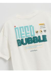 Reserved - Bawełniany t-shirt z nadrukiem - złamana biel. Materiał: bawełna. Wzór: nadruk