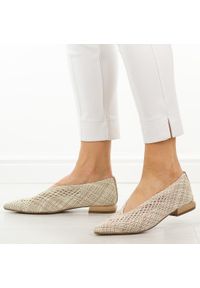 Beżowe przewiewne półbuty damskie T.Sokolski 135. Okazja: na co dzień, do pracy. Kolor: beżowy. Materiał: tkanina. Sezon: wiosna, lato. Obcas: na obcasie. Styl: casual, elegancki. Wysokość obcasa: niski #1