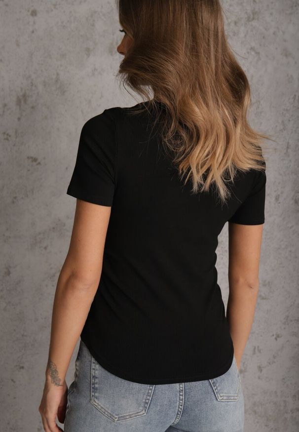 Renee - Czarny T-shirt w Prążki z Marszczeniami po Bokach Nedala. Okazja: na co dzień. Kolor: czarny. Wzór: prążki. Styl: elegancki, casual