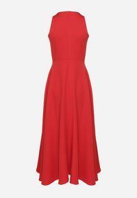 Born2be - Czerwona Rozkloszowana Sukienka z Wiskozą i Dekoltem Typu Halter Dolienna. Typ kołnierza: dekolt halter. Kolor: czerwony. Materiał: wiskoza. Typ sukienki: rozkloszowane. Styl: elegancki #6