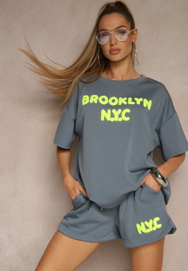 Renee - Granatowy Komplet z Wiskozą o Fasonie Oversize T-shirt i Szorty Lirafina. Kolor: niebieski. Materiał: wiskoza