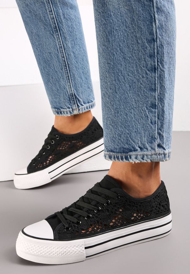 Born2be - Czarne Ażurowe Trampki Przed Kostkę Russi. Wysokość cholewki: przed kostkę. Kolor: czarny. Materiał: jeans. Wzór: ażurowy