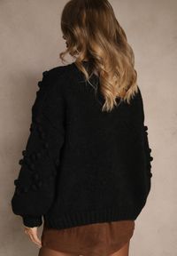 Renee - Czarny Niezapinany Kardigan z Ozdobnymi Pomponami Besinia. Okazja: na co dzień. Kolor: czarny. Materiał: wiskoza, jeans, wełna. Styl: elegancki, casual #5