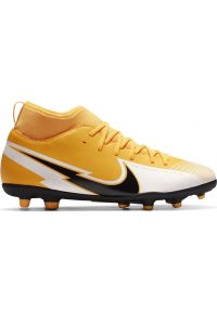 Buty piłkarskie Nike Mercurial Superfly 7 Club FG/MG Jr AT8150 801 żółte żółte. Kolor: żółty. Materiał: syntetyk. Szerokość cholewki: normalna. Sport: piłka nożna
