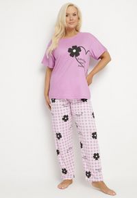 Born2be - Fioletowy Komplet Piżamowy z Motywem Kwiatowym Spodnie i T-shirt Milossa. Kolekcja: plus size. Kolor: fioletowy. Długość: krótkie. Wzór: kwiaty