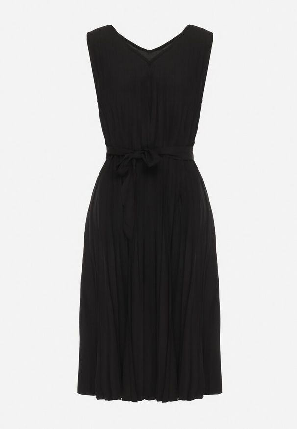 Born2be - Czarna Rozkloszowana Sukienka Midi Plisowana z Materiałowym Paskiem Varethia. Kolor: czarny. Materiał: materiał. Wzór: aplikacja. Długość: midi