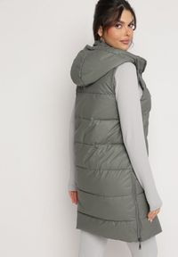 Born2be - Ciemnoszara Pikowana Kamizelka z Kapturem i Obustronnym Suwakiem Trilasa. Typ kołnierza: kaptur. Kolor: szary. Styl: elegancki #4