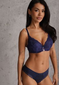 Renee - Granatowy Koronkowy Biustonosz z Metaliczną Aplikacją Dorzedi. Kolor: niebieski. Materiał: koronka. Rodzaj stanika: przezroczysty. Wzór: aplikacja #4