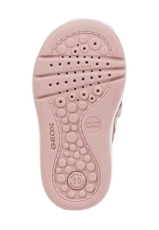 Geox buty dziecięce kolor różowy. Nosek buta: okrągły. Zapięcie: rzepy. Kolor: różowy. Materiał: skóra, guma