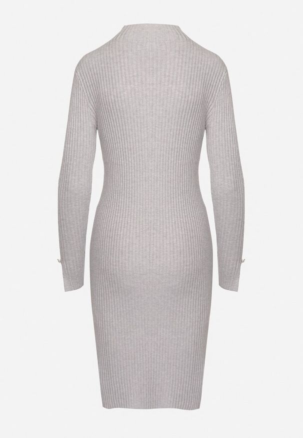 Born2be - Szara Prążkowana Sukienka Dopasowana z Modalem Wiskozą i Ozdobnymi Guzikami Zeanilda. Okazja: na co dzień. Kolor: szary. Materiał: prążkowany, wiskoza. Styl: wizytowy, casual