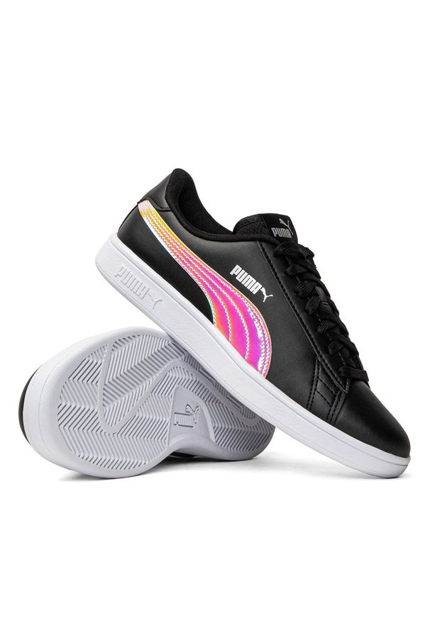 Buty sportowe dziecięce czarne Puma Smash V2 Holo. Okazja: na uczelnię. Kolor: czarny. Materiał: skóra ekologiczna, guma. Szerokość cholewki: normalna. Wzór: aplikacja