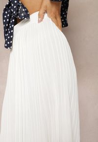 Renee - Białe Szerokie Spodnie z Plisami High Waist Mirealli. Stan: podwyższony. Kolor: biały