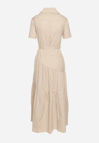 Born2be - Beżowa Taliowana Sukienka z Bawełny w Koszulowym Stylu z Imitacją Kieszeni Masefia. Okazja: na co dzień. Kolor: beżowy. Materiał: bawełna. Wzór: aplikacja. Typ sukienki: koszulowe. Styl: wizytowy, casual, elegancki #2