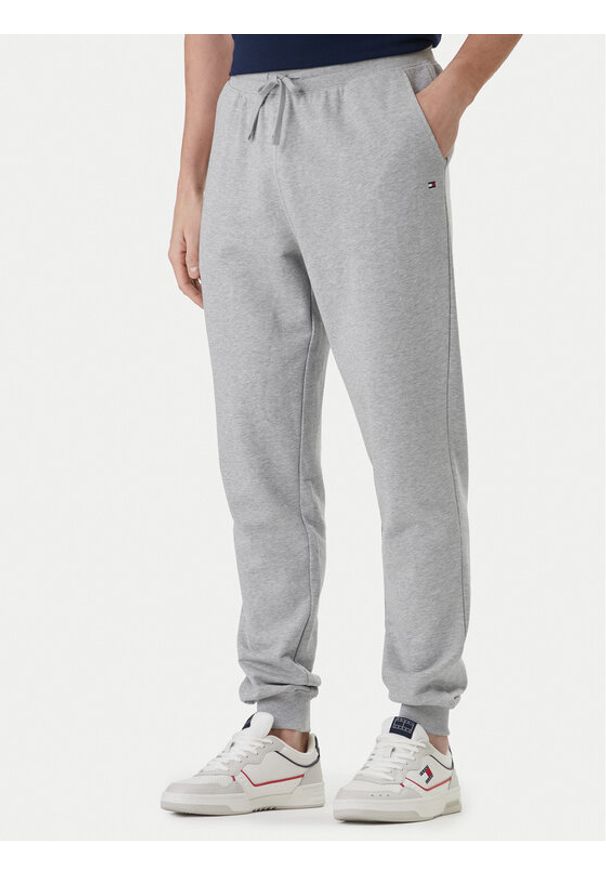 TOMMY HILFIGER - Tommy Hilfiger Spodnie dresowe Essential MW0MW37236 Szary Regular Fit. Kolor: szary. Materiał: bawełna