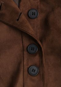 Renee - Brązowa Kurtka Bomber Jacket Ozdobiona Guzikami Quilimi. Okazja: na co dzień. Kolor: brązowy. Wzór: aplikacja. Styl: casual, elegancki #3