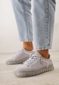 Renee - Niebieskie Zamszowe Sneakersy z Półtransparentną Podeszwą Suwakiem i Wkładką ze Skóry Sewtera. Okazja: na co dzień. Kolor: niebieski. Materiał: zamsz, skóra #1