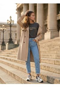 Sinsay - Bawełniana koszulka z haftowanym napisem - szary. Kolor: szary. Materiał: bawełna. Wzór: haft, napisy #1