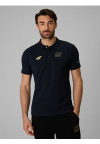 4f - 4F Koszulka polo regular męska 4F x Bartosz Zmarzlik - granatowa M. Okazja: na co dzień. Typ kołnierza: polo. Kolor: niebieski. Materiał: bawełna, dzianina. Długość rękawa: krótki rękaw. Wzór: ze splotem, haft. Styl: sportowy, klasyczny, elegancki, casual #2