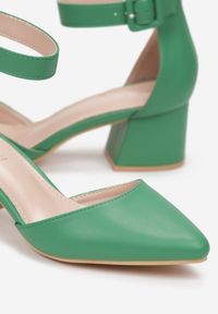 Born2be - Zielone Czółenka na Słupkowym Obcasie ze Szpiczastym Noskiem Obethia. Nosek buta: szpiczasty. Kolor: zielony. Obcas: na obcasie. Styl: klasyczny. Wysokość obcasa: średni #2