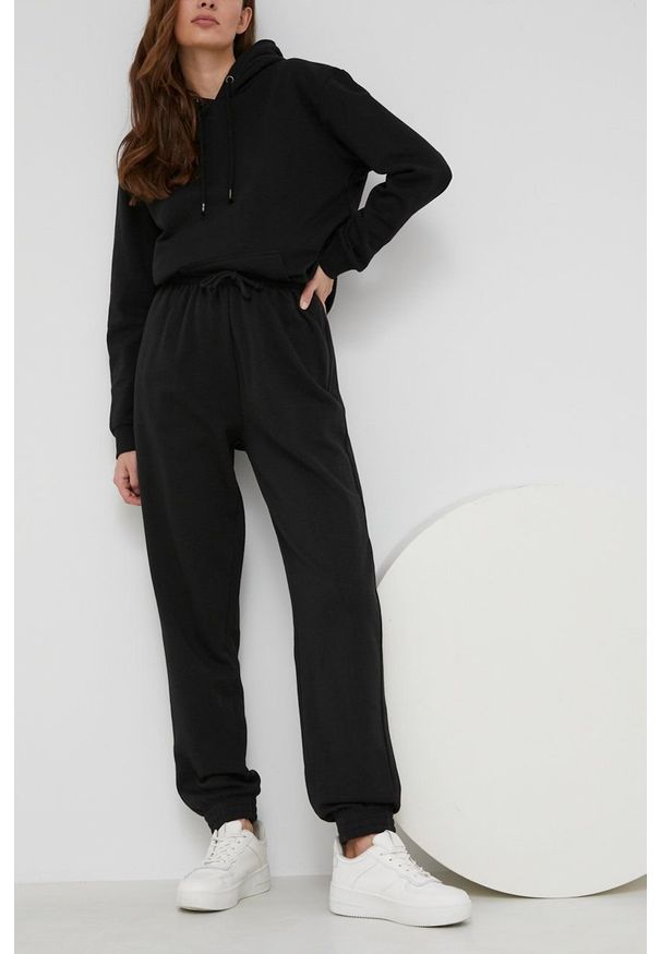 Answear Lab spodnie damskie kolor czarny gładkie. Kolor: czarny. Materiał: dzianina. Wzór: gładki