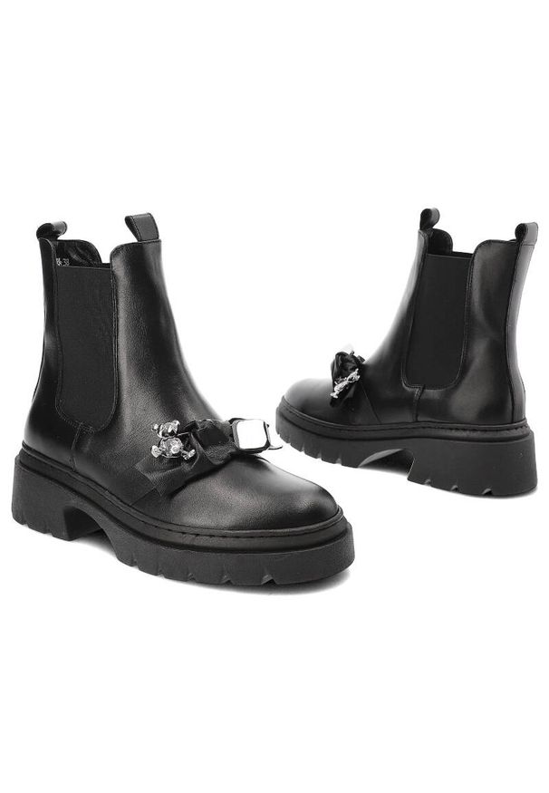 Czarne Botki Karino Modne Obuwie Damskie. Zapięcie: klamry. Kolor: czarny. Materiał: skóra. Wzór: aplikacja. Styl: klasyczny, elegancki