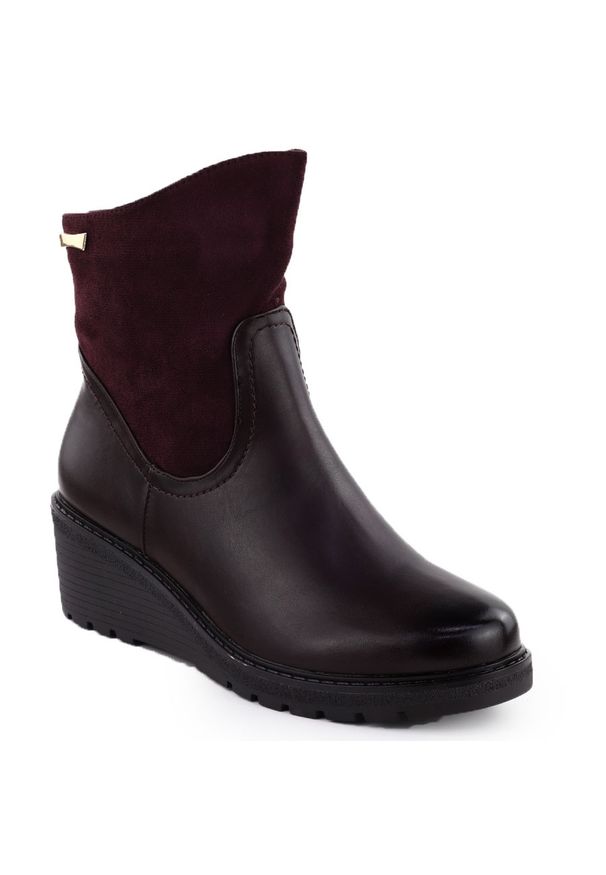 Botki damskie zamszowe na koturnie burgund M.Daszyński 2510. Materiał: skóra ekologiczna. Obcas: na koturnie. Styl: elegancki