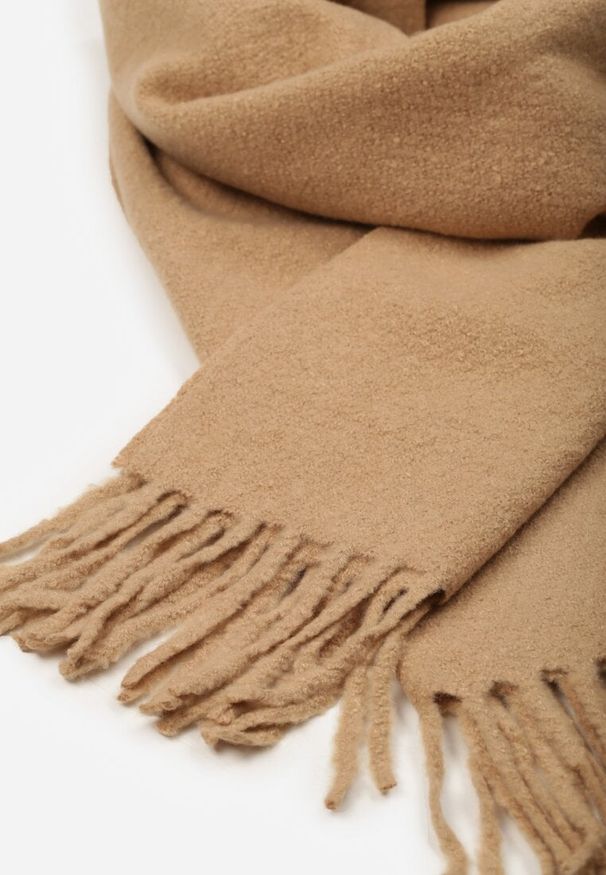 Born2be - Ciemnobeżowy Klasyczny Szalik Zdobiony Frędzlami Vetilana. Okazja: do pracy. Kolor: beżowy. Materiał: jeans. Wzór: aplikacja. Styl: klasyczny